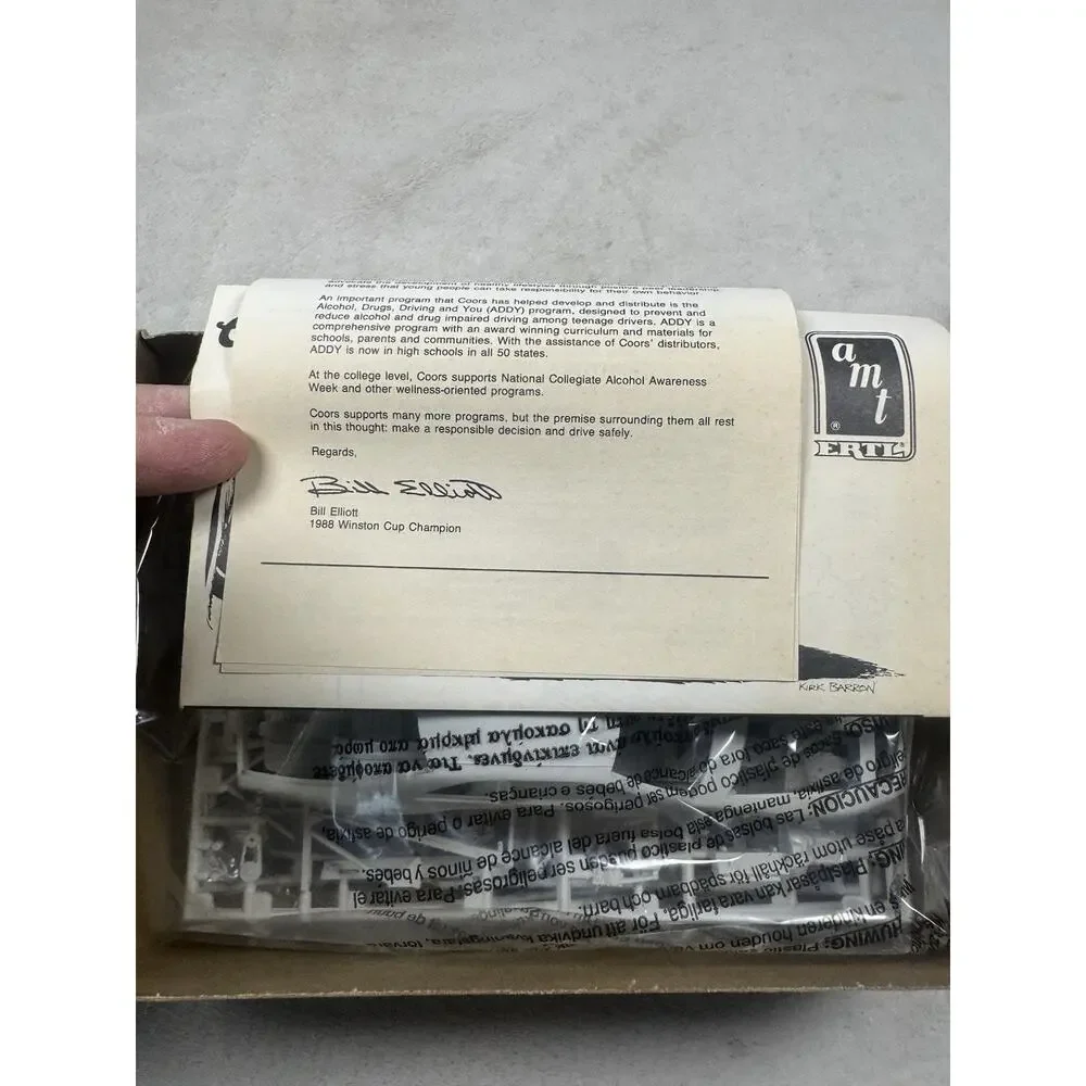 AMT ERTL Bill Elliott #9 Coors Light Ford Thunderbird Model Kit 1:25 6740